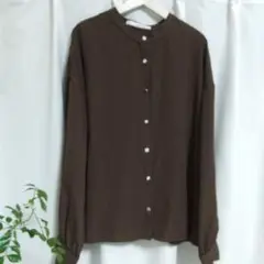 ブラウン 長袖シャツ ボタン付き