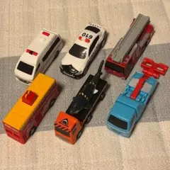 トミカ ハッピーセット レッカー車 消防車 バス パトカー 救急車 メガロドンのサムネイル