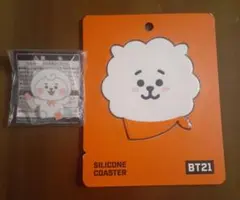 新品BT21シリコンコースターとバッジ