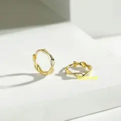 ピアス ツイスト フープ 男女兼用 韓国風 新品 オシャレ ステンレス ゴールド