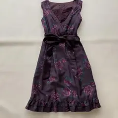 レストローズ　ノースリーブひざ丈ワンピース