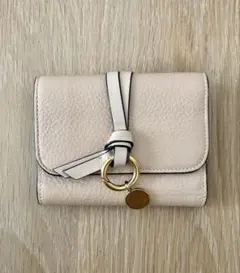 Chloéのベージュの三つ折り財布