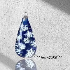 新作　レジンネックレス　【雪の結晶】