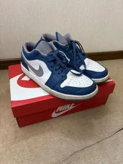 NIKE AIR JORDAN 1 LOW スニーカーのサムネイル