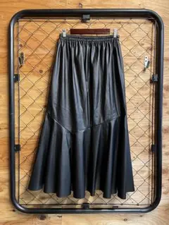 古着フェイクレザーフレアロングスカート 黒サイズL 62