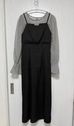 emi + 黒ワンピース　キャミワンピース