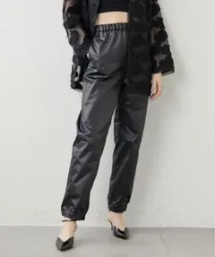 新品タグ付き★定価25,300円_レザータッチジョガーパンツのサムネイル