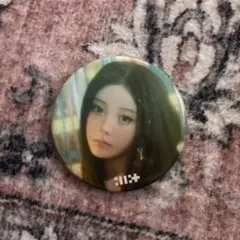 illit ウォンヒ缶バッジ　時よ止まれ