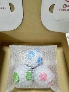 ヨッシー めじるしチャーム　アクセサリー　たまご カプセルトイ ピンク　水色　緑