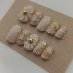 サイズオーダー　ネイルチップ　ぷっくりフラワーネイル　ゴールド　ピンクベージュ
