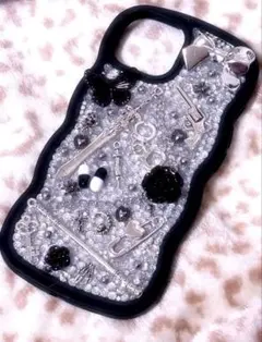 iPhone15スマホカバー埋め尽くしデコ電　地雷系　ゴスロリ　パンク　ゴテゴテ