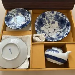 青と白の花柄食器セット