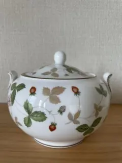 年代物wedge wood黒壺　ワイルドストロベリー　シュガーボックス