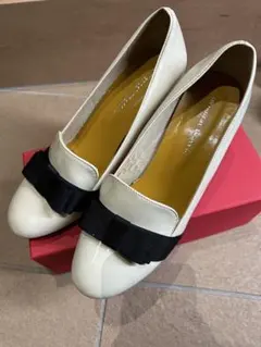 アイボリー リボン付き フラットシューズ