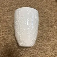 ホワイト エンボス加工 フラワーベース 花瓶のサムネイル