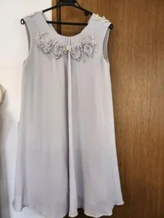 ノースリーブフラワーワンピース グレー