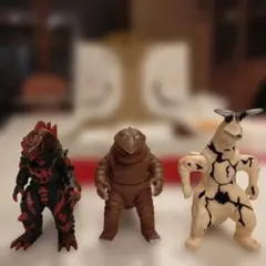 ま*兄様 ありそうで無かった 昭和の怪獣 フィギュア 3体セット - メルカリ