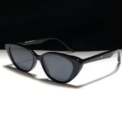 PRADA 滝沢眞規子着用 タキマキ サングラス キャットアイ 黒 SPR01V