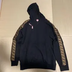 2025年最新】フェンディパーカーの人気アイテム - メルカリ