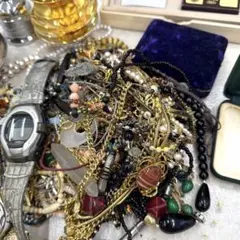 遺品整理 アクセサリー 時計 まとめ ブローチ タイピン 刻印未検品 z53 遺品整理 アクセサリー 時計 まとめ ブローチ タイピン 刻印未検品 z70