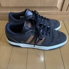 adidasスニーカー