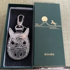 イクイノックス SOMES SADDLE 馬キーホルダー JRA非売品 - メルカリ