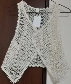 新品　H&M　レースのベスト　透かし編み　ジレ　エイチアンドエム　フォークロア
