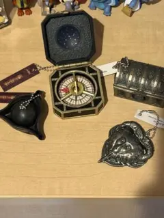 【超激レア美品】パイレーツ・オブ・カリビアン　北を指さないコンパス&宝箱&腕時計 超激レア美品】パイレーツ・オブ・カリビアン 北を指さないコンパス