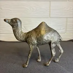ヴィンテージ 中国古美術 臥鹿 真鍮無垢 置物 唐草彫刻 風水 縁起物 骨董 ヴィンテージ 中国古美術 臥鹿 真鍮無垢 置物 唐草彫刻 風水 縁起物