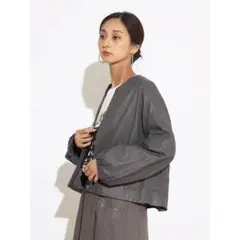 フェイクレザーノーカラーライトアウター （チャコールグレー）