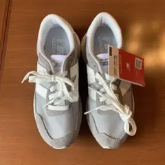 New Balance スニーカー グレー/ホワイト237