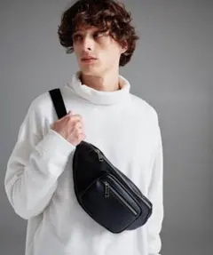 TAKEO KIKUCHI ブラック ボディバッグ フロントジッパー付き