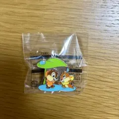 ディズニーランド　ピンバッチ　ゲーム　景品　チップ　デール　ピンバッジ　雨の日