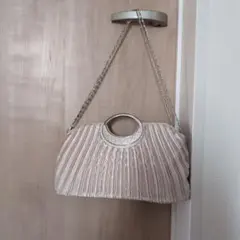 ビジュー付きベージュクラッチバッグ