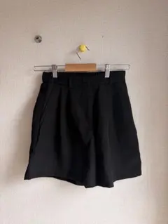 シンプル ブラック ショートパンツのサムネイル