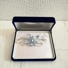 水色の花デザインブローチ　冠婚葬祭　入学式　卒業式