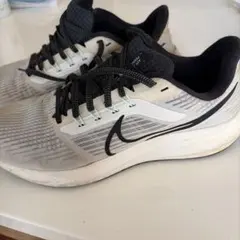 NIKE ランニングシューズ グレー　27.5cm