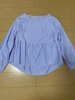 青白のストライプ長袖シャツ