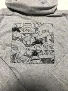 UNIQLO UT kaws カウズ　セサミストリート　パーカー　S