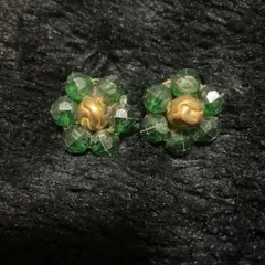 花形 緑色 ビーズ イヤリング