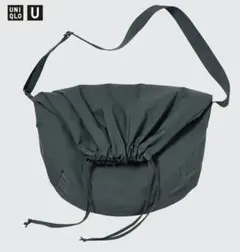 UNIQLO U ドローストリングショルダーバッグ　ダークグリーンのサムネイル