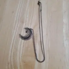 三日月と星のネックレス