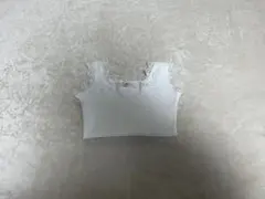 フリル付きキャミソール