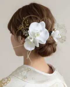 セール♥即日発送♥再販●前撮り 成人式髪飾り白い花と金色装飾の髪飾り