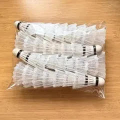 バドミントンシャトル(中古)30球 ノック用 工作用 - メルカリ