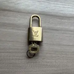 Louis Vuitton カデナ　南京錠　鍵付き　NO315①