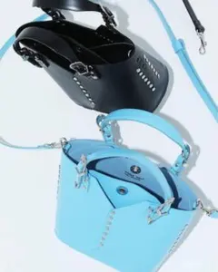 TOGA PULLA ミニレザーショルダーバック　ブルーのサムネイル