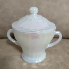 パールホワイト 陶器製貝殻型小物入れ - メルカリ
