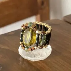 11－13号　楕円ガラスビーズと竹ビーズのリング　オリーブ×グリーン