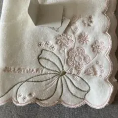 タオルハンカチ 花柄刺繍 スカラップ縁 ホワイトのサムネイル